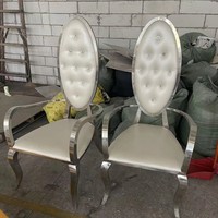 Chaise de salle à manger moderne et minimaliste avec grand accoudoir, dossier rond, coussin en cuir et piètement en acier inoxydable, pour l'exportation, mariages et hôtels