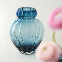 Vase de bourgeon de fleur en verre vert moderne fait à la main avec bord orange petit et délicat pour décoration de table ou de chambre à coucher ornements de maison