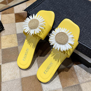 2025 dames concepteur pantoufles exquis marguerite déco Match jupe <span class=keywords><strong>petite</strong></span> plate-forme été sandales plates Offre Spéciale tongs pour les femmes - Product Image 2