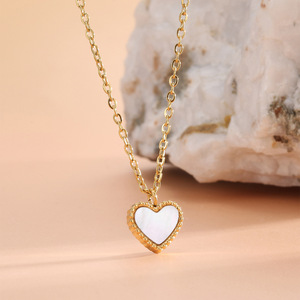 Collar <span class=keywords><strong>con</strong></span> Colgante en Forma de Corazón de Moda de Lujo Ligero para Mujer, <span class=keywords><strong>Hecho</strong></span> de Acero Inoxidable Chapado en Oro de 18K, en un Estilo Lindo - Product Image 3