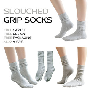 Chaussettes de luxe blanches antidérapantes confortables avec grip, emballage gratuit, service ODM, best-seller, stock limité - Product Image 1