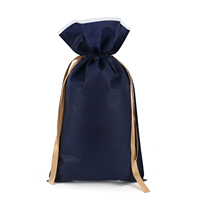 Bolsa de tela no tejida impermeable ecológica negra y roja con cordón, personalizada con logo impreso, para almacenamiento de dulces, regalos y joyas.