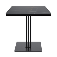Table de bistrot commerciale moderne en pierre frittée noire carrée avec base en fer, 600x600mm, hauteur 760mm, pour restaurant