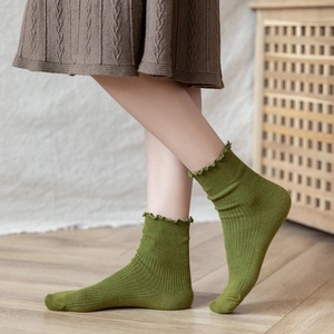 <span class=keywords><strong>Haute</strong></span> qualité <span class=keywords><strong>pas</strong></span> <span class=keywords><strong>cher</strong></span> dentelle conception couleur unie oreille en bois femmes chaussettes mode correspondant Tube chaussettes - Product Image 4