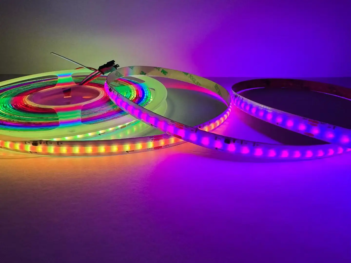 RGB Iridescent576-bead COB LED Light Strip, 10 mm Wide, with a protection Rating of IP20, Powered by 24V. · image 4