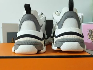 Basketball-style fashionable casual <b>shoes</b> with thick soles for heightening, walking <b>shoes</b> with luxurious brand customization. - Product Image 3