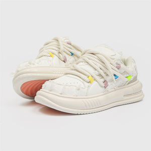 Zapatos de marca con logotipo personalizado para hombres y mujeres, zapatos deportivos informales de etiqueta privada, zapatillas cómodas de diseño, zapatos gruesos para caminar Unisex Oem - Product Image 4