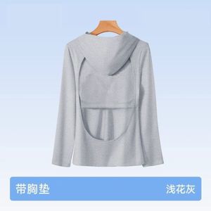 Camiseta de manga larga con capucha y protección solar para mujer, con espalda descubierta, para deportes y uso en verano - Product Image 3