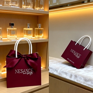 Sacs en papier de luxe écologiques avec finition anti-rayures, estampage argenté et ruban, pour cosmétiques et bijoux - Product Image 3