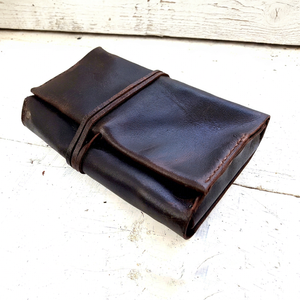 Bolsa Organizadora de Pipas de Cuero Genuino Personalizada, Hecha a Mano, Estilo Vintage, Estuche para Guardar Pipas de Tabaco, con Cierre y 4-6 Compartimentos - Product Image 1