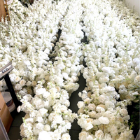Nouvelles compositions florales personnalisées de 2,5 pieds en fausse soie blanche, centres de table en boule, chemins de table floraux pour la décoration de cérémonies et de fêtes