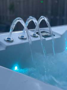 Vasca Idromassaggio Esterna in Acrilico Personalizzabile di Lusso per 6 Persone, Prezzo all'Ingrosso di Fabbrica, MOQ 1 Unità, per Acquirenti Privati - Product Image 5