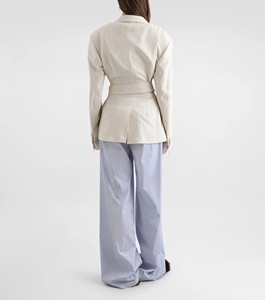 <span class=keywords><strong>Blazer</strong></span> da <span class=keywords><strong>donna</strong></span> color crema a tinta unita <span class=keywords><strong>con</strong></span> collo a revers, chiusura monopetto, <span class=keywords><strong>cintura</strong></span> e maniche lunghe - Product Image 3