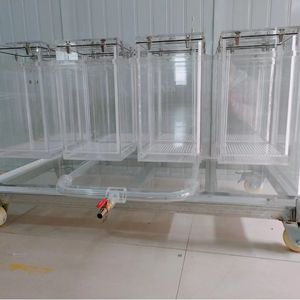 Chambres de laboratoire en acrylique Lucite (modèle CAST ACRYLIC) avec portes transparentes, système de drainage, épaisseur 3 mm pour usage industriel - Product Image 1