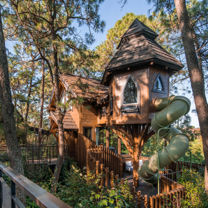 Maison préfabriquée écologique de style château, chalet en bois à deux étages avec toboggan pour enfants, terrasse pour les centres de villégiature, villa, chambre, maison - Product Image 3