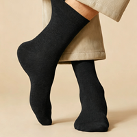 Chaussettes en coton biologique en gros avec logo personnalisé pour hommes, 100 % coton biologique, chaussettes habillées fantaisie à motifs colorés