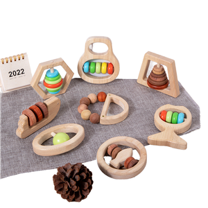 Jouet musical éducatif en bois Montessori Sky unisexe pour bébé, avec anneau de dentition et hochet - Cadeau pour bébé - Product Image 1