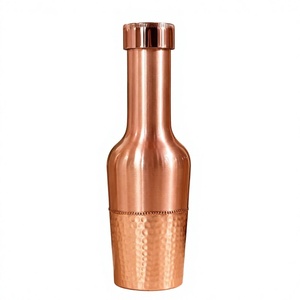 Botella de Agua de Cobre con Acabado Martillado, Diseño Minimalista, Portátil para Viajes - Product Image 1