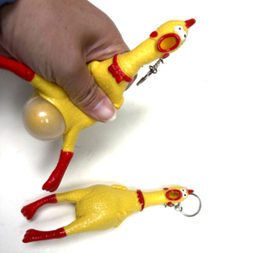 Jouets amusants et farces à thème <span class=keywords><strong>de</strong></span> Pâques, poulet gonflable écologique qui pond des œufs, en matériau TPR souple, sans limite d'âge - Product Image 4