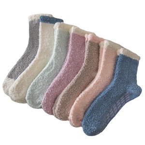 Chaussettes d'hiver pour femmes, antidérapantes, en velours corail, mi-mollet - Product Image 5