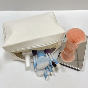 Bán buôn trang điểm Túi Quà Tặng biểu tượng tùy chỉnh nhãn hiệu riêng nhỏ màu xám vàng đen trắng màu hồng đồng bằng trống đơn giản PU da mỹ phẩm Túi - Product Image 5