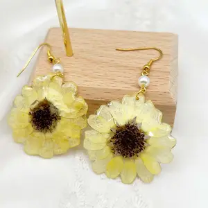New Design Stainless Steel Women Jewelry Sunflower Arylic Statement Resin Flower Earrings