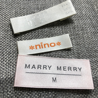 Coudre Sur Le Charme Motifs Logo Pli Central étiquette Lavable Tissu Machine Tissée Étiquettes Pour Vêtements