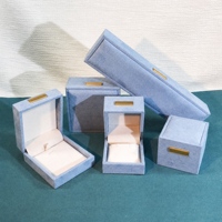 Coffret de Présentation et de Rangement pour Bijoux en Faux Daim Épais Doré – Idéal pour Bagues, Boucles d'Oreilles, Pendentifs, Bracelets – Présentoir de Vente au Détail