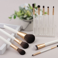 Ensemble de 10 pinceaux de maquillage de luxe blancs à manche en bois Ms.miau avec poils synthétiques doux et vegan pour le visage et le correcteur
