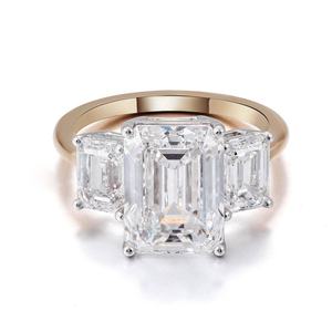 Anillo de Compromiso de Lujo en Oro Sólido de 18K con Diamantes Cultivados en Laboratorio de 5ct, Certificado IGI, Corte Esmeralda, Anillo de Bodas de 3 Piedras - Product Image 1