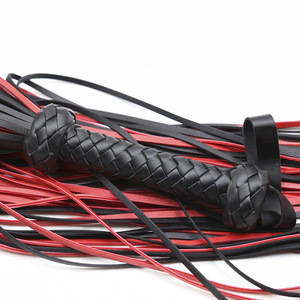 Offre Spéciale fouet de fouet bdsm à pompon en cuir noir et rouge pour hommes et femmes - Product Image 3