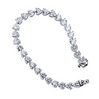 Bracelet jonc luxueux en argent 925 plaqué or 18 carats avec diamant simulé en forme de cœur de 0,5 carat pour femme, design manchette entièrement sertie de diamants
