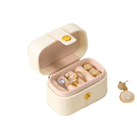 Boîte à bijoux en cuir PU tendance de grande capacité, style gaufré, pour bagues et boucles d'oreilles, avec fermeture à pression, idéale pour la Saint-Valentin