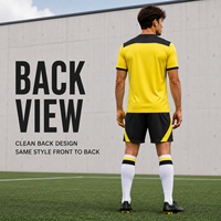 Ensemble de maillot et short de football personnalisé jaune et noir à rayures diagonales, respirant, pour l'entraînement quotidien des clubs de football amateurs