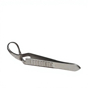 Pinza Quirúrgica Manual de Acero Inoxidable de Alta Calidad, 5cm 9cm, Autoclavable, Certificación CE, Uso Médico y Veterinario - Product Image 6