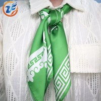Écharpe longue en satin imprimée Phi Lambda, châle en soie vert à lettres grecques pour femmes de la sororité, idéal pour les affiliaisons estivales des confréries