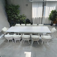 Ensemble de salle à manger extérieur moderne et contemporain en aluminium, 9 pièces, extensible, blanc, avec chaises à bras tressées, pour cour et appartement