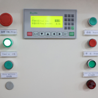 Machine à matelas semi-automatique haute vitesse Stenburg XMP-2200, table rotative contrôlée par PLC, entraînement hydraulique, facile à utiliser, en plastique