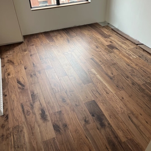 <span class=keywords><strong>Suelo</strong></span> <span class=keywords><strong>laminado</strong></span> impermeable de núcleo negro <span class=keywords><strong>AC</strong></span> 4 <span class=keywords><strong>Suelo</strong></span> <span class=keywords><strong>laminado</strong></span> de China Fábrica de suelos baratos al por mayor - Product Image 4