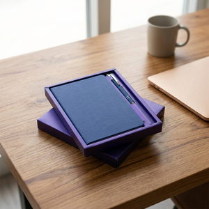 Ensemble cadeau d'entreprise Liviya avec logo personnalisé, carnet en cuir PU gaufré A5 et stylo en métal, pour la remise des diplômes et la fête des mères - Product Image 1