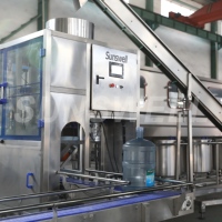 Machine industrielle automatique Sunswell pour le lavage, le remplissage et le bouchage de bouteilles de boissons de 5 gallons, avec moteur PLC, pompe électrique 220V/380V