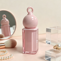 Tube de brillant à lèvres en plastique rose carré avec bouchon à boucle, conteneur vide pour brillant à lèvres, emballage cosmétique personnalisé
