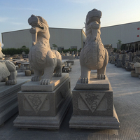Statue en marbre rouge espagnol Dragon Dog Pi Xiu et Qilin Kylin Sculpture sur pierre d'animaux sauvages mythiques chinois