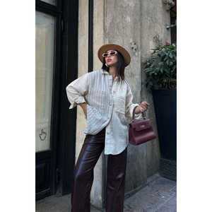 Chemise en lin rayée surdimensionnée pour femme Vitruvia, couleur naturelle, respirante, décontractée, à porter au quotidien - Product Image 2