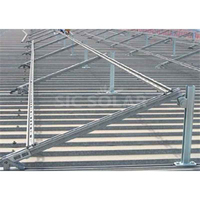 Structures de montage de panneaux solaires triangulaires fixes pour toits plats ou à pente légère