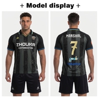 Premium Maßgeschneiderte Laser-Cut Perforierte Jacquard Fußballtrikots mit Kragen Sublimations-Retro-Vintage-Fußballshirts Team-Uniformen