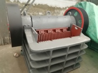 Concasseur à mâchoires neuf à bas prix pour l'extraction minière et la production de sable de construction, moteur AC, max. 50 t/h, fixe, mobile, multifonction