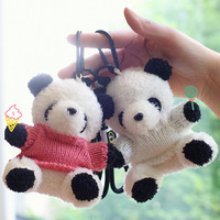 Peluche de Panda Rojo con Birrete de Doctorado Personalizado para la Temporada de Graduación - Material Súper Suave, Regalo Perfecto para Ceremonias Universitarias
