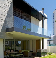 Profilés en aluminium en forme de U pour système de garde-corps en verre Design de rail supérieur avec balustrade de pont de balcon pour mains courantes de balcon