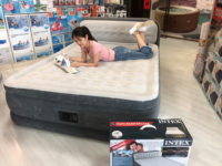 Lit d'air gonflable surélevé Intex 64448 de luxe, taille Queen, avec pompe électrique intégrée/tête de lit